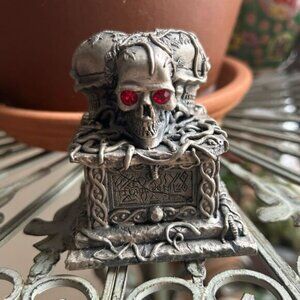 The Altar of the Skulls Tudor Mint 6206 Dark Secrets Myth & Magic vintage pewter